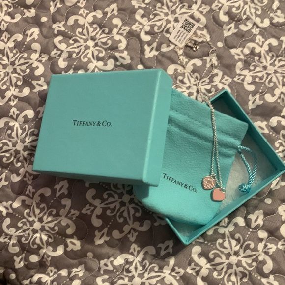 TRADED                                 Tiffany Double Pink Heart in Silver, Mini - Picture 1 of 7